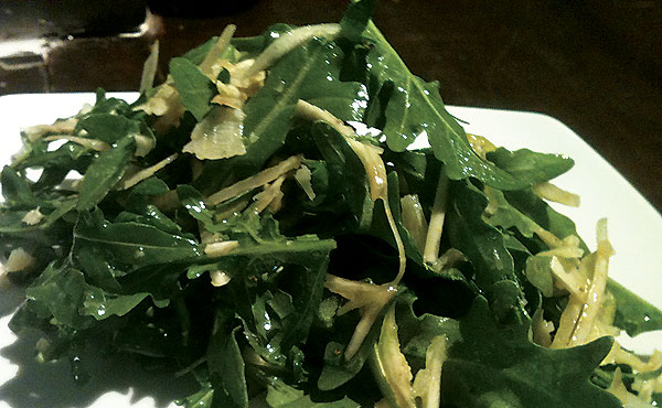 ENSALADA DE ARUGULA, ALCACHOFA Y PARMESANO RASURADO