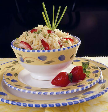 COUS COUS CON CEBOLLIN Y FRESAS DE CALIFORNIA