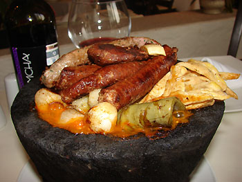 MOLCAJETE DE CARNE