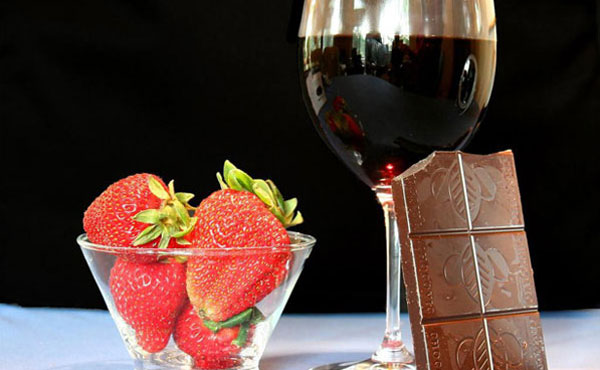 Vino y postre en queremoscomer.rest