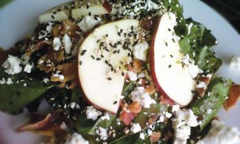 Ensalada de Espinaca con almendra, manzana y aderezo balsámico